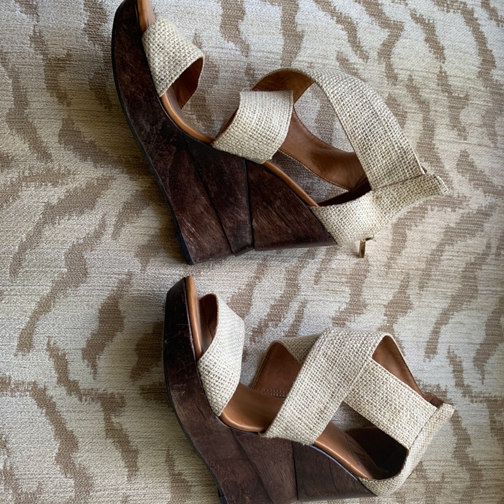 DVF wedges!